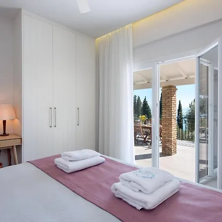 Lucky Villas: Tranquil Hillside Retreat With Sea Views And Private Pool Benitses (Corfu)