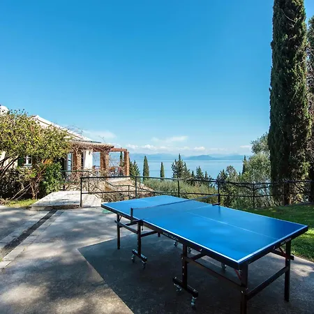 Villa Lucky Villas: Tranquil Hillside Retreat With Sea Views And Private Pool Benitses (Corfu)